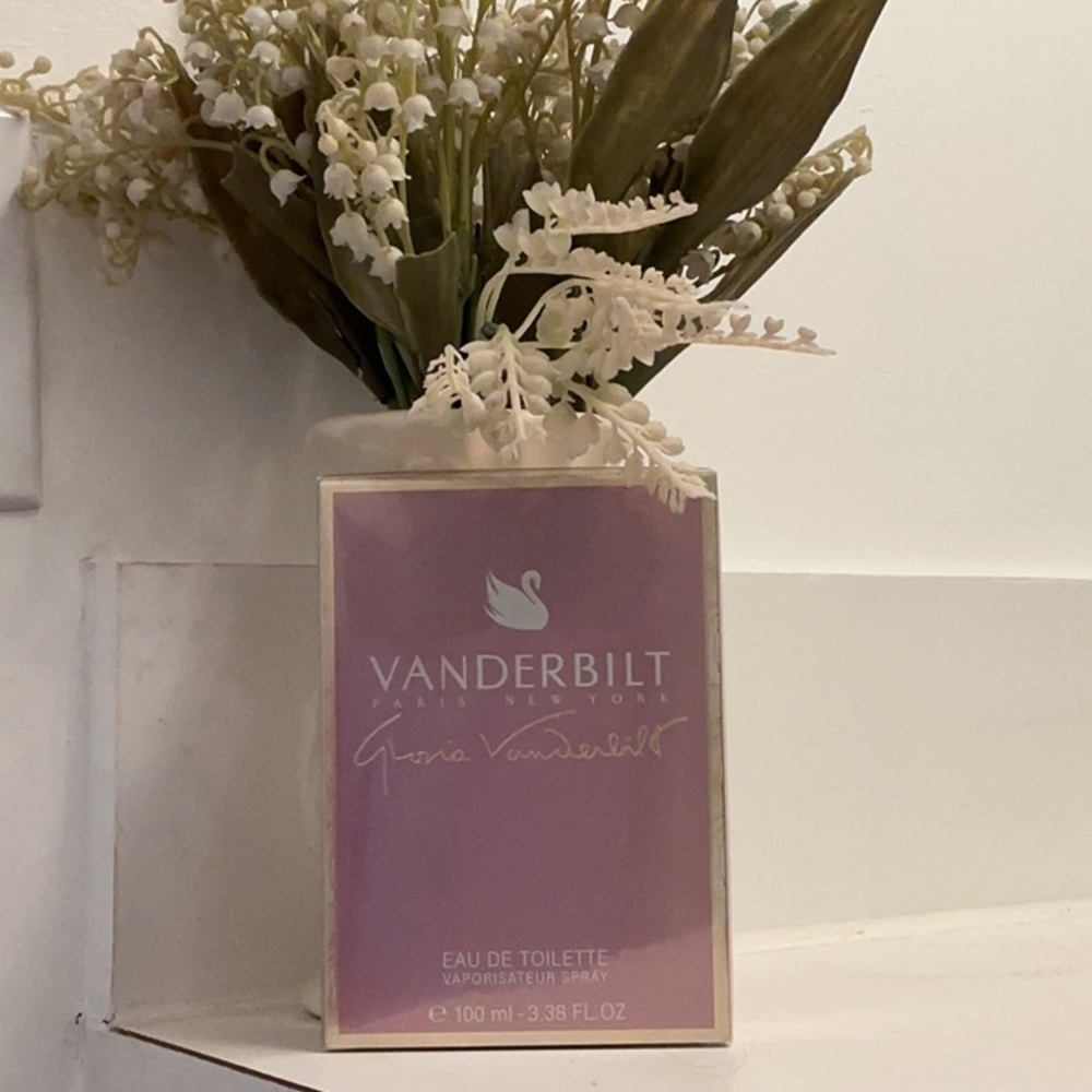 Gloria Vanderbilt Eau de Toilette Spray